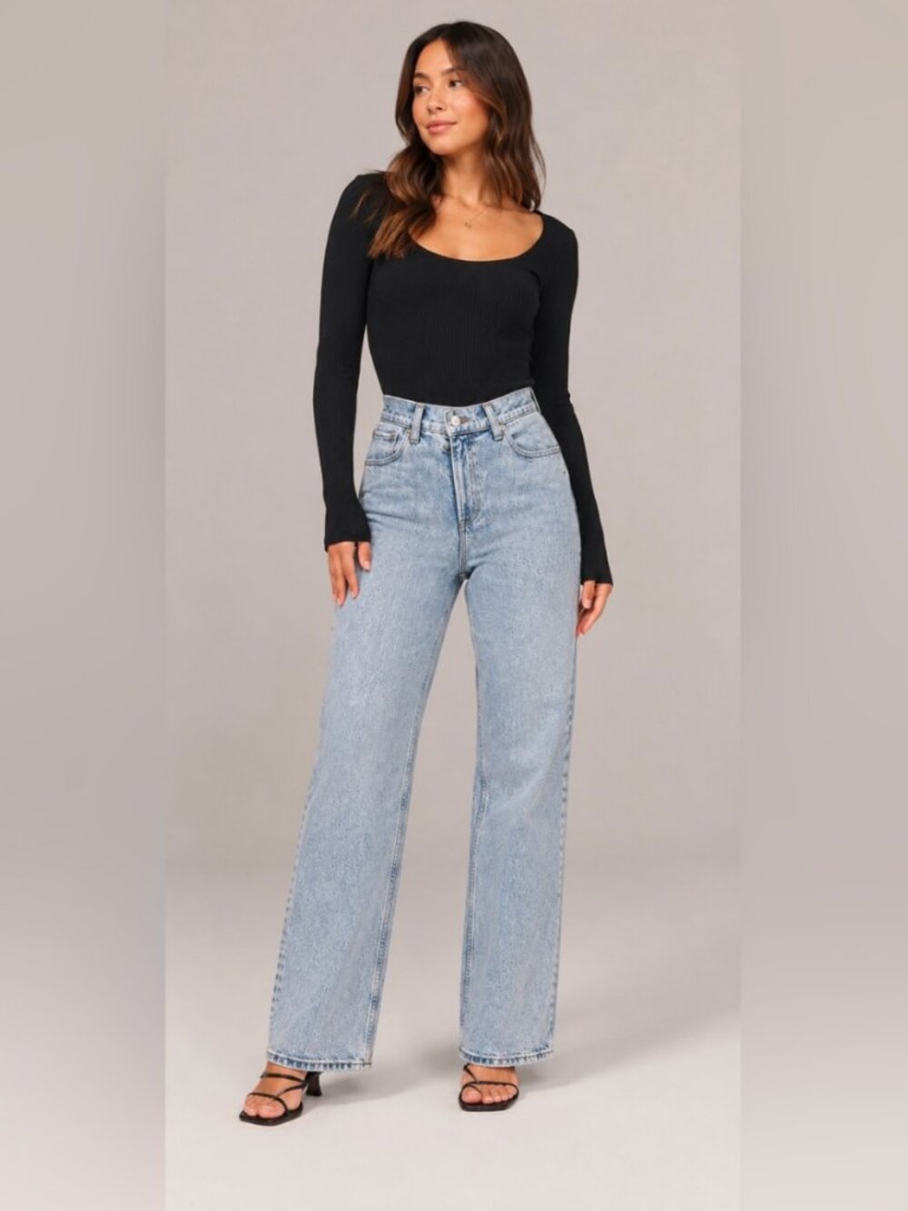 Abercrombie Curve Love Ultra High Rise 90s Straight Leg Jeans Light Wash 28 / 6